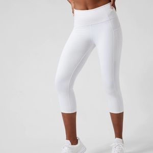 COPY - Athleta cropped salutation stash pocket legging